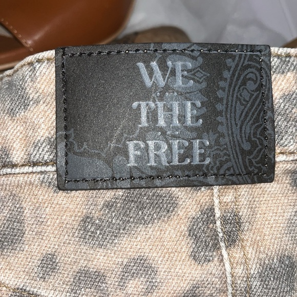 We The Free by Free People leopard print barrel Jean - Picture 8 of 8